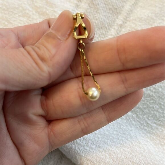 Napier mini dangle gold tone & faux pearl clip on earrings - Picture 2 of 3